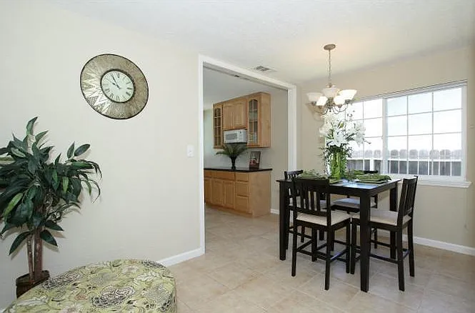3 bed, 1200 sqft, $4,690 — Photo 3