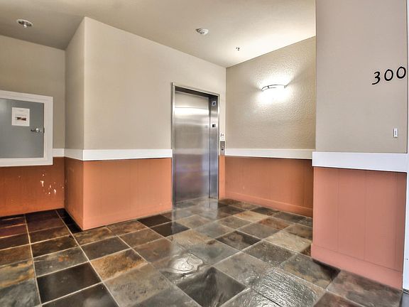 3rd image of 2330 University Ave Unit 380