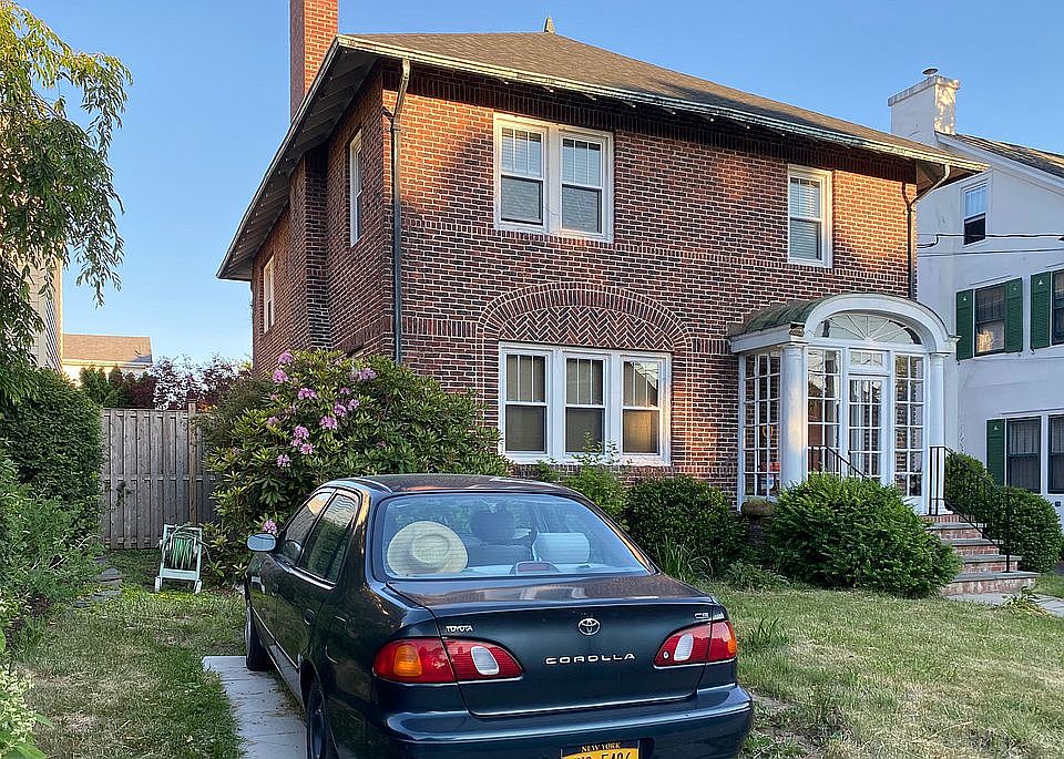 1st image of 15 Lenox Pl