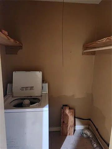 1614 Louisa St — Photo 8