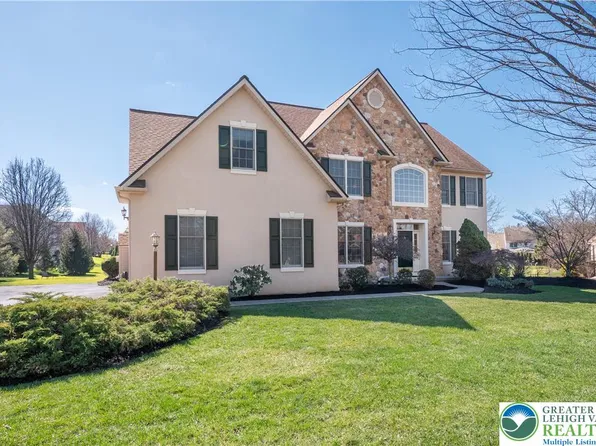 3350 N Bay Hill Dr, Center Valley, PA 18034