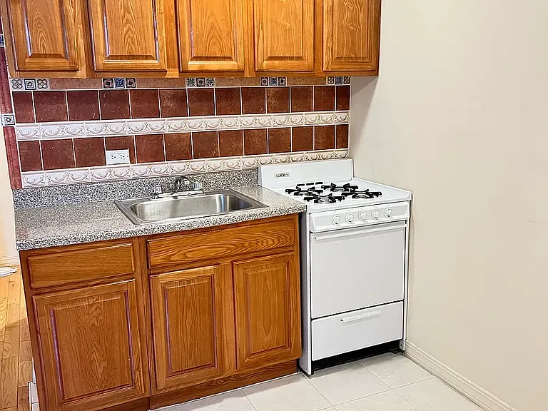 214 E 8th St #6S — Photo 3