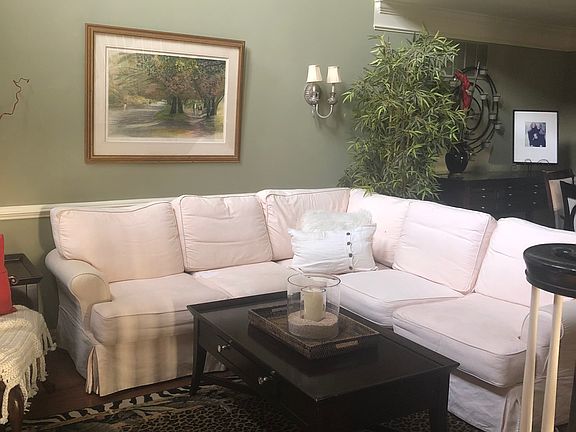 Living room w/fireplace