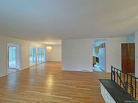 5th image of 461 Pinebrook Boulevard