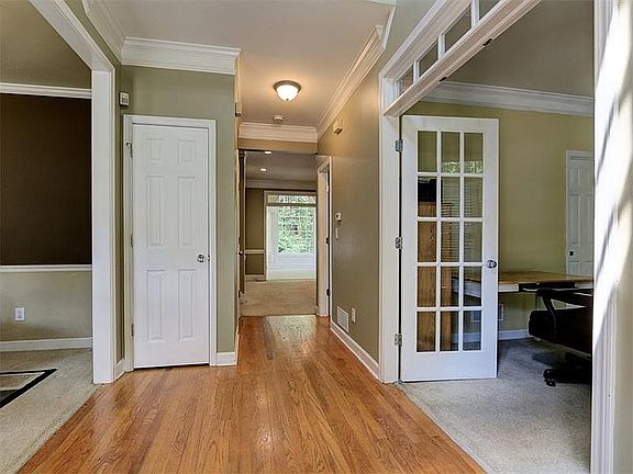 3rd image of 2029 Cresthaven Walk