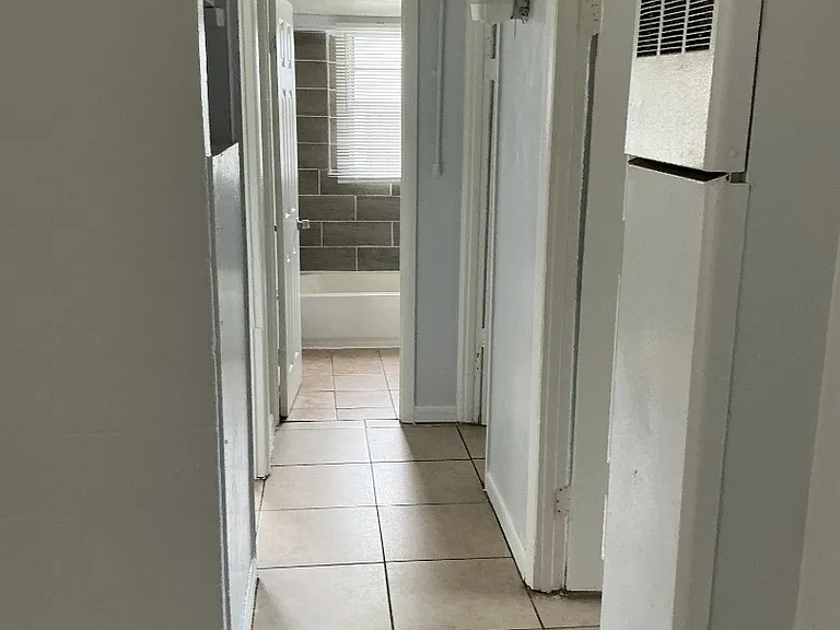 621 W South St #1 — Photo 10