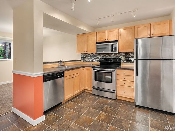 2nd image of 6700 NE 182nd St APT C105