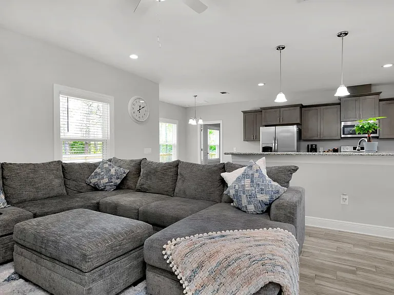 615 Lakeview St — Photo 8