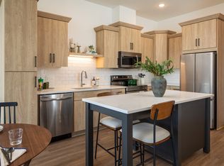 4701 Kings Point Rd #340, Excelsior, MN 55331