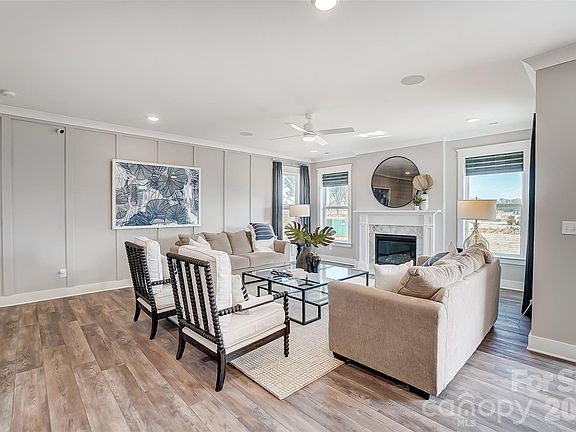 5th image of 7205 Farmingdale Ln