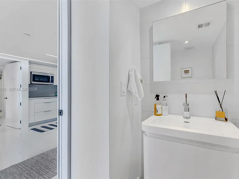 6301 Collins Ave #2103 — Photo 17