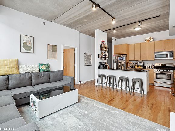 4th image of 630 N Franklin St APT 519