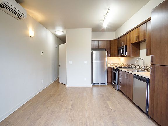 2nd image of 2250 NE Glisan St #209