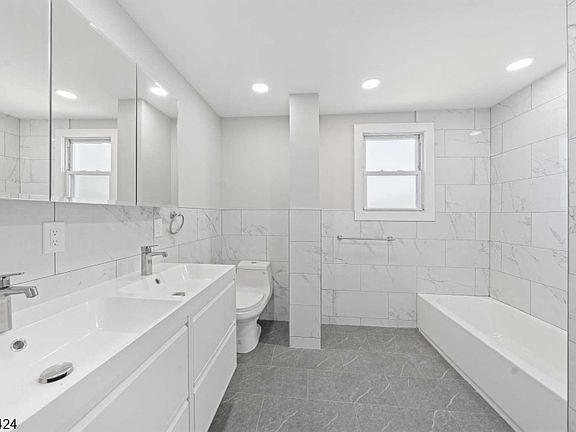 3rd image of 576 Walnut St