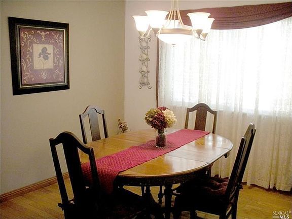 3rd image of 168 Hawthorn Ct