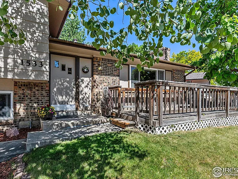 3 bed, 2017 sqft, $2,700 — Photo 2