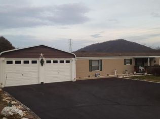 107 Mountain Meadow Dr, Vinton, VA 24179