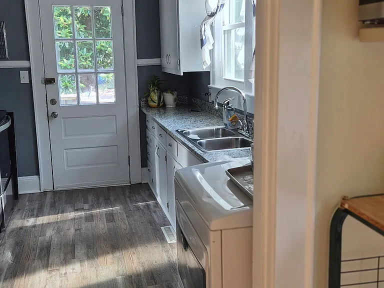 619 N Mebane St — Photo 9