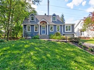 10 Meadow Rd, Chatham, NJ 07928