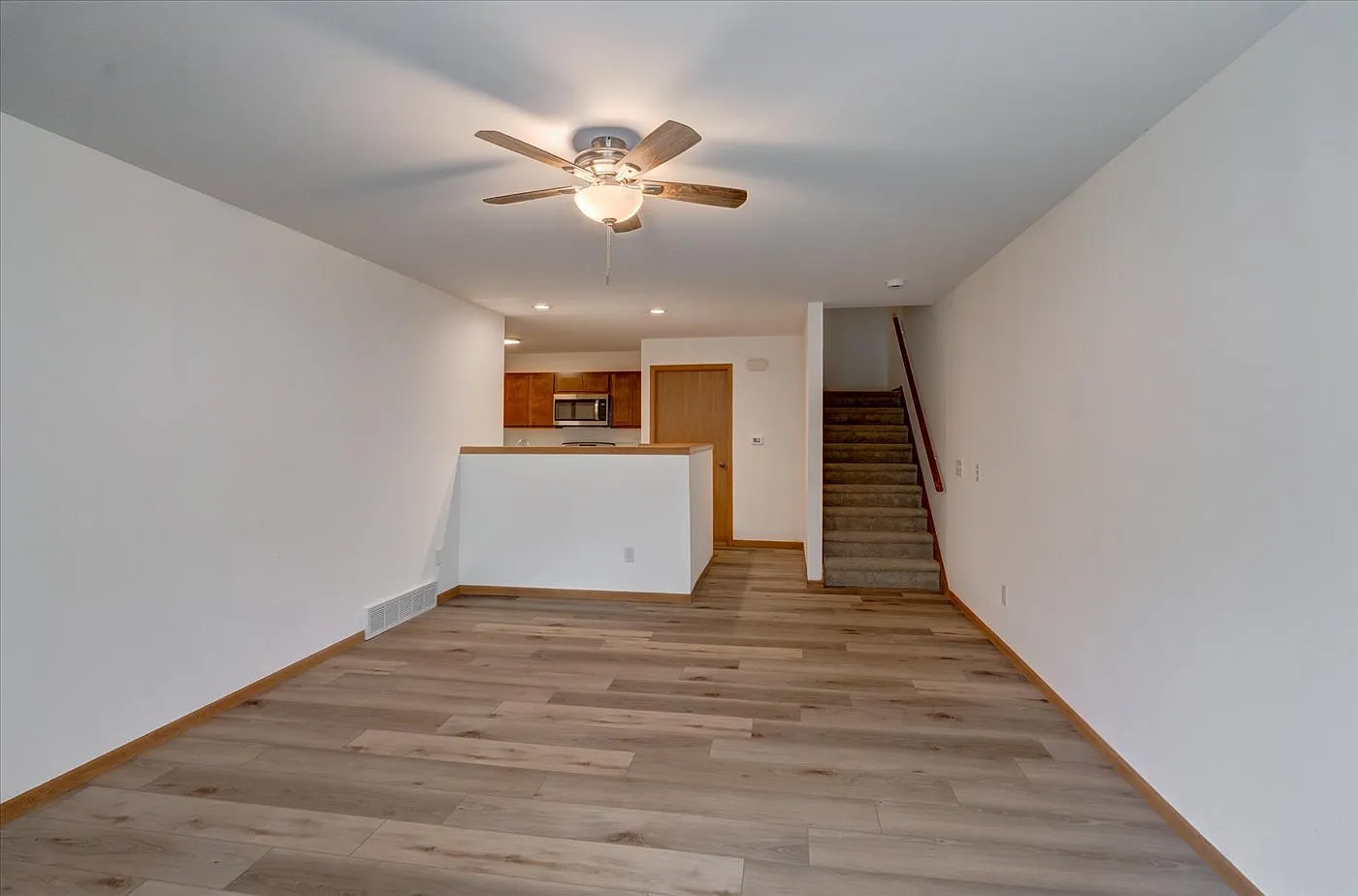 2 bed, 1.5 bath, 970 sqft, $1,595 — Photo 2