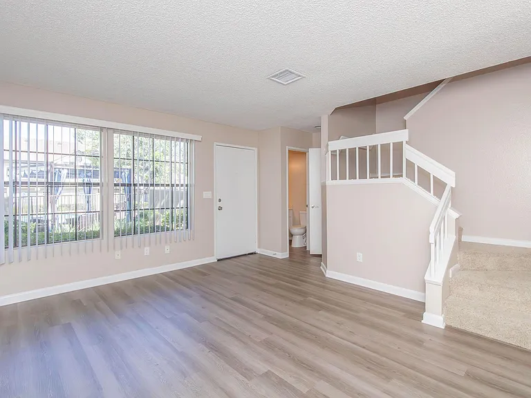Oak Tree Court Apartment Homes — Photo 53