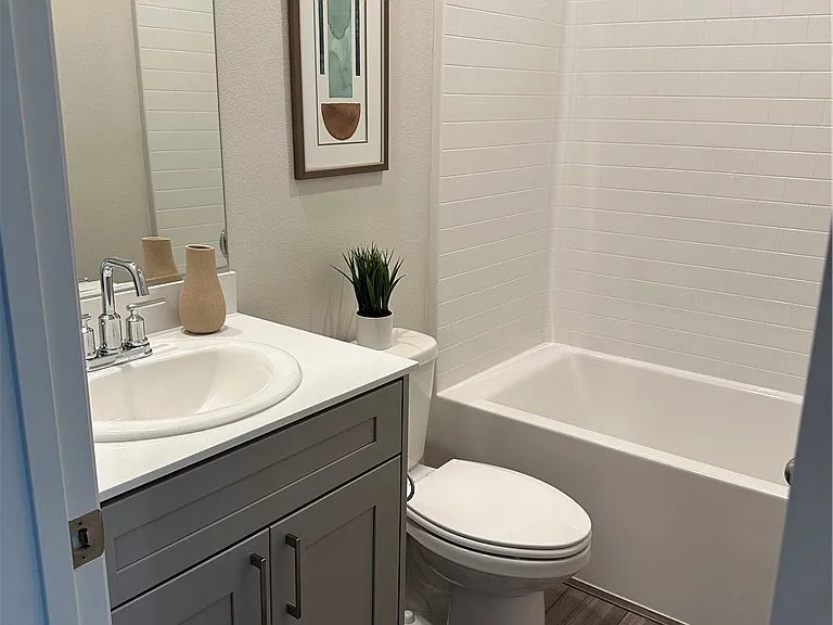 221 N Vincent Ave — Photo 17