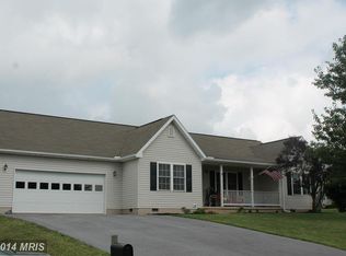 8 Haverford Ct, Falling Waters, WV 25419