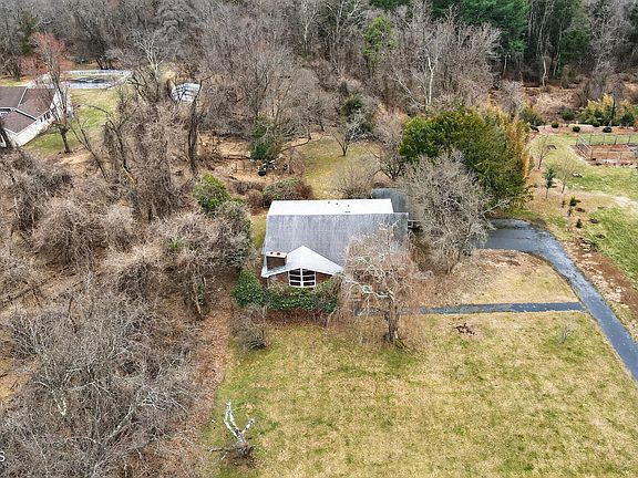 4th image of 450 Burlington Road