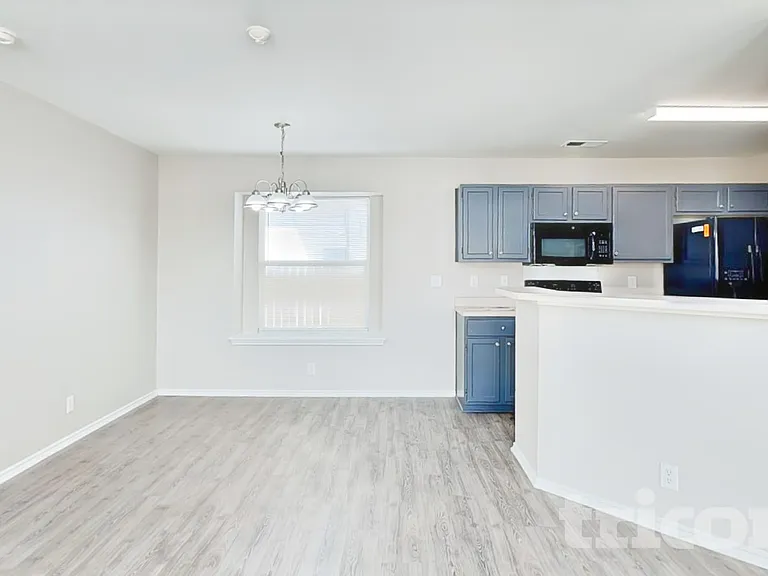 6734 Sandy Point Dr — Photo 3