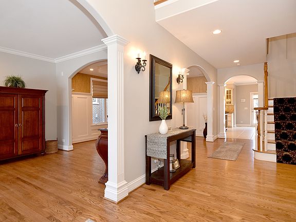 4th image of 581 S Arlington Ave