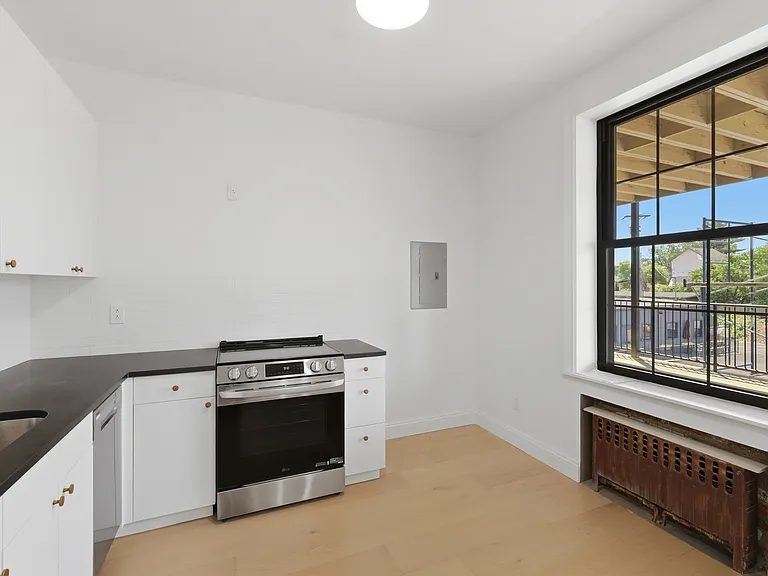 201 Main St #2 — Photo 8