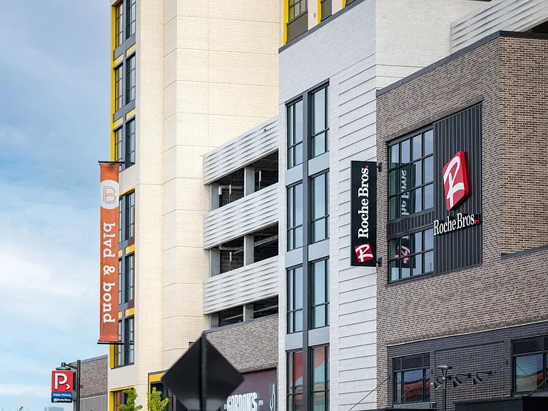 Blvd & Bond — Photo 43