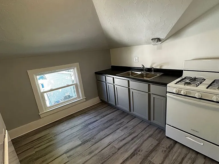 310-312 N Academy St — Photo 10