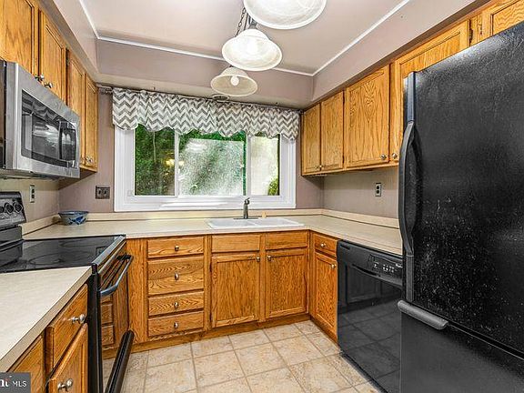3rd image of 5504 Doral Dr