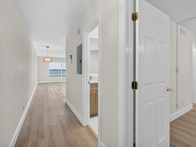 52 Yacht Club Dr #305 — Photo 11