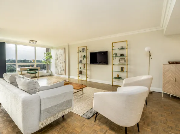 39 Old Mill Rd, Toronto, ON M8X 1G6