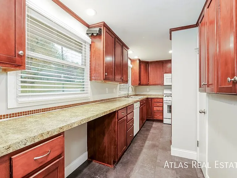 3902 W 72nd Ter — Photo 16