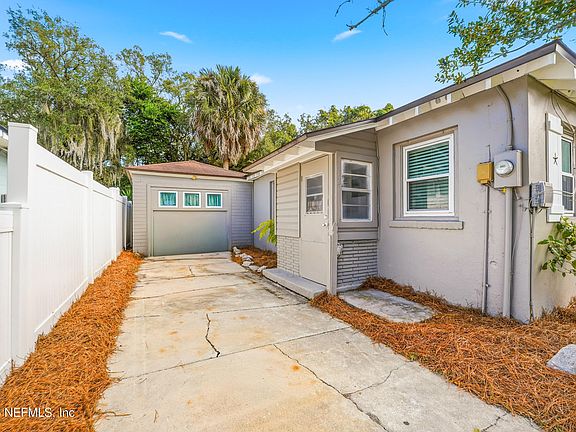 2nd image of 1211 PENMAN Road