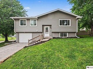 21208 Palomino Rd, Elkhorn, NE 68022