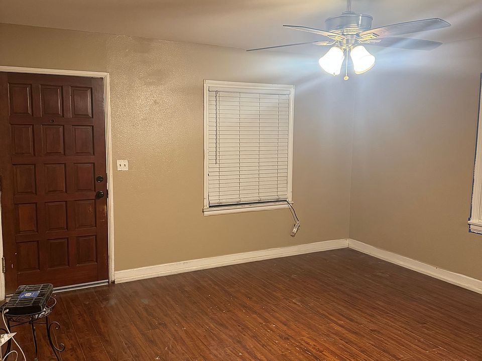 LIVING ROOM CONT.
