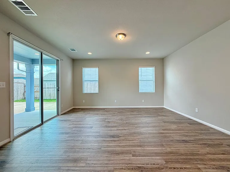 207 Cherry Blossom Ln — Photo 10