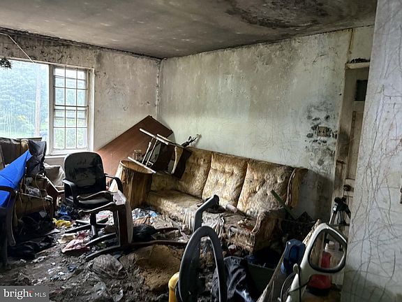 4th image of 4506 Aubrey Ave