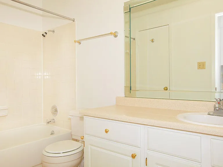 Winding Creek Apartments — Photo 21