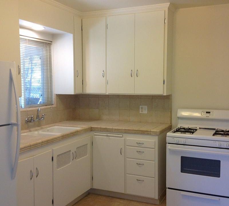 2nd image of 2128 Bath St Unit 3