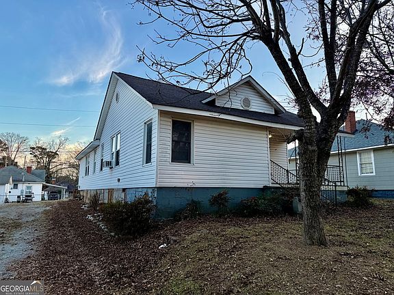 4th image of 349 Cook St