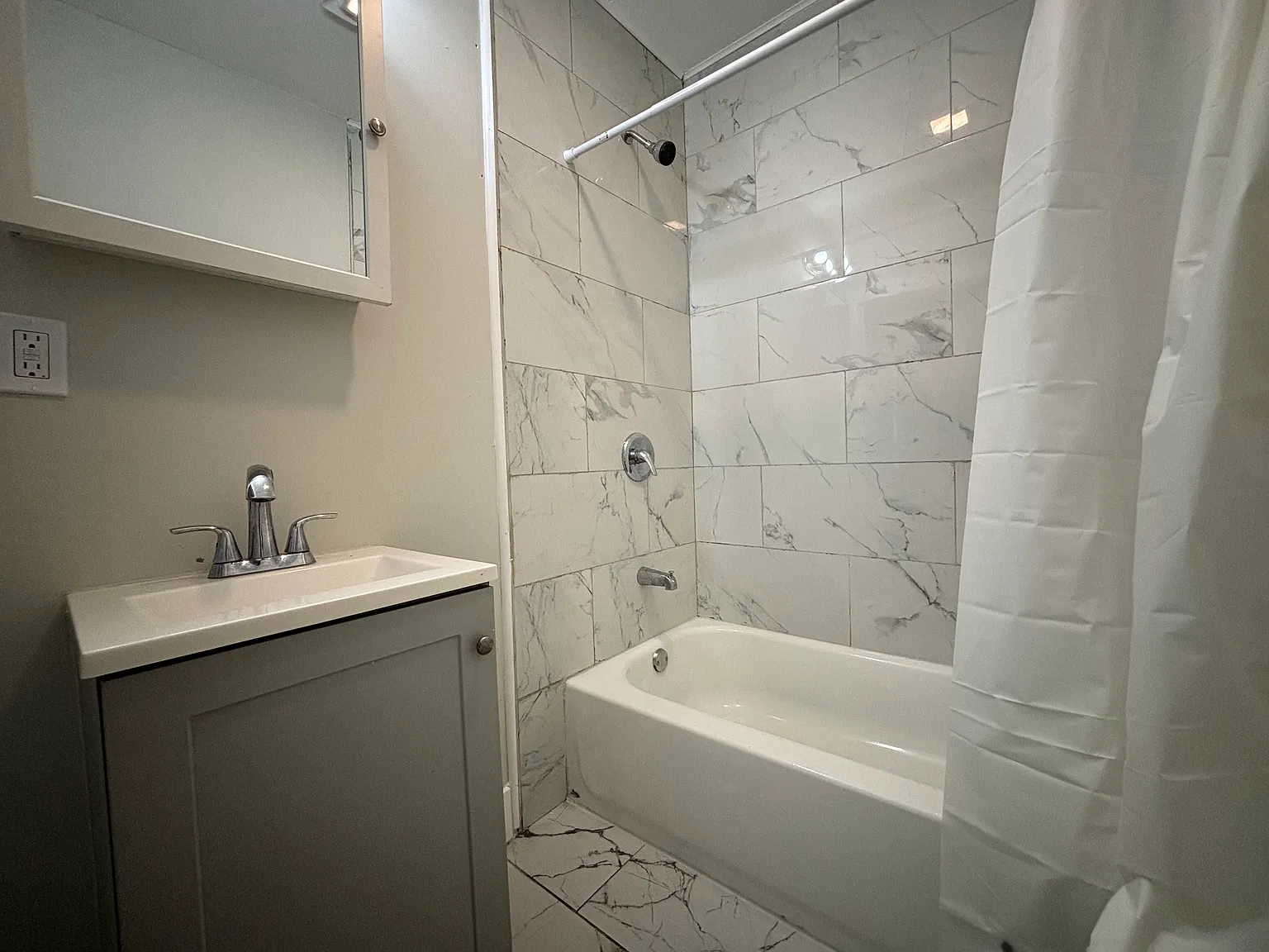 3 bed, 1000 sqft, $1,795 — Photo 4