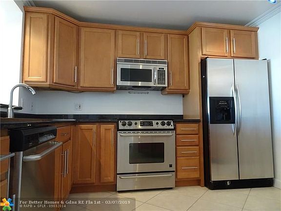 5th image of 4800 Bayview Dr APT 904