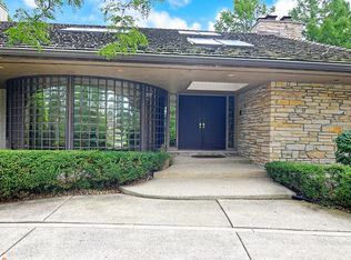 1705 Midwest Club Pkwy, Oak Brook, IL 60523