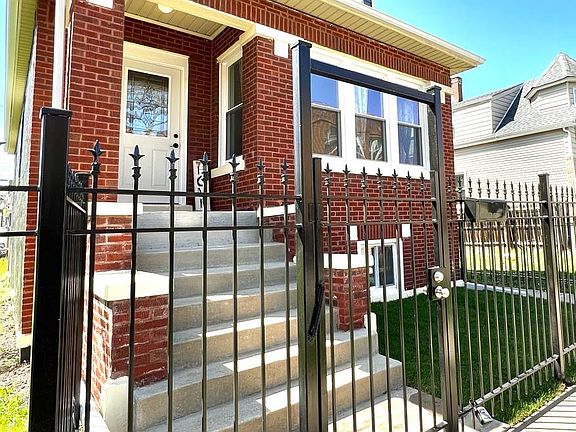 3rd image of 924 N Leamington Ave