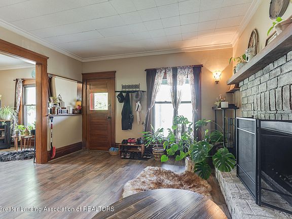 4th image of 420 E Henry St